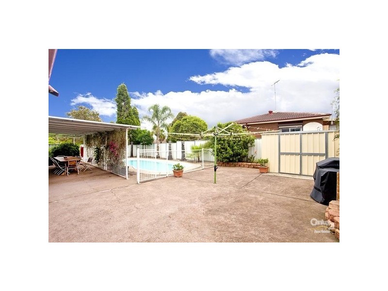 1 Falklands Avenue, Bossley Park NSW 2176