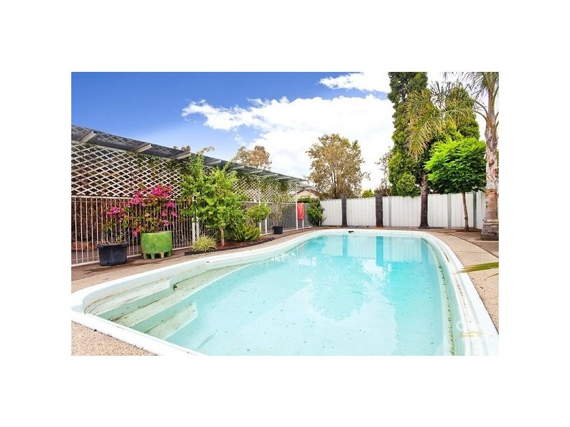 1 Falklands Avenue, Bossley Park NSW 2176