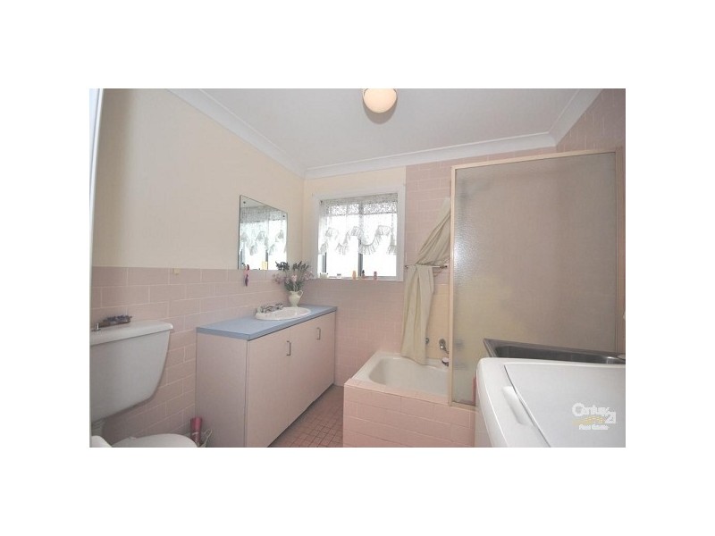 7 Ute Place, Bossley Park NSW 2176