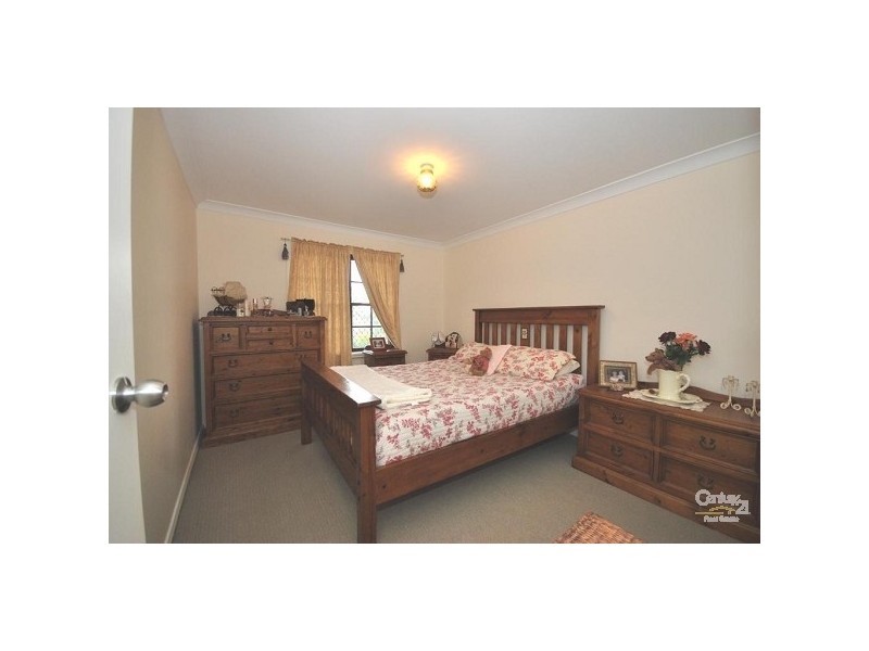 7 Ute Place, Bossley Park NSW 2176