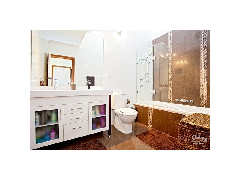 9A Whistler Street, Green Valley NSW 2168