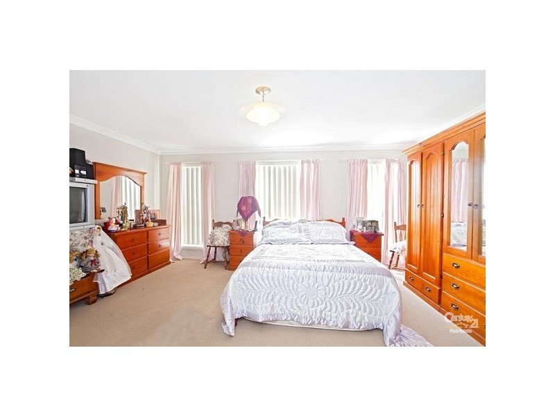 17 Thomas Avenue, Lurnea NSW 2170