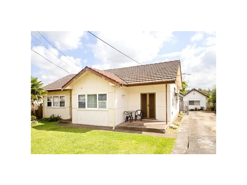 18 Richardson Street, Fairfield NSW 2165