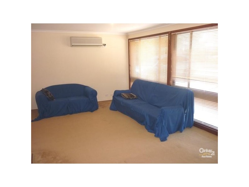 28 Saxonvale Crescent, Edensor Park NSW 2176