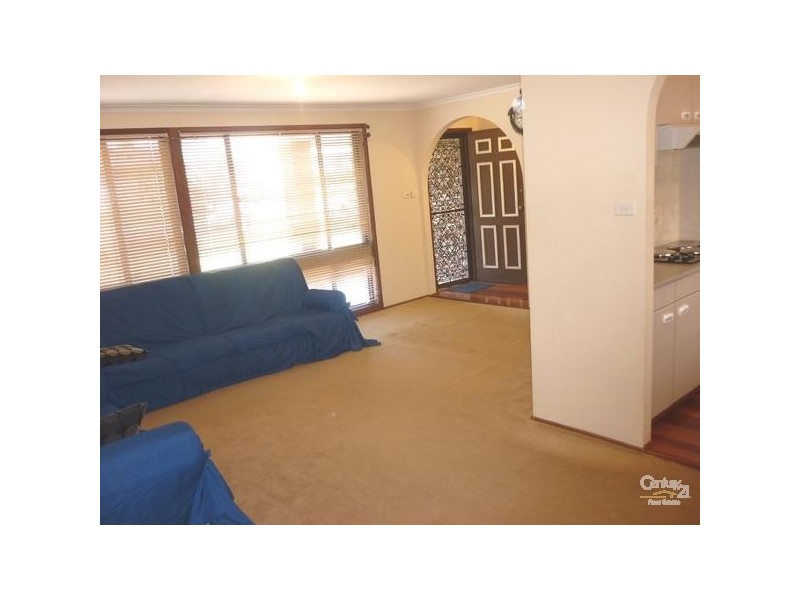 28 Saxonvale Crescent, Edensor Park NSW 2176
