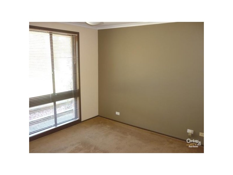 28 Saxonvale Crescent, Edensor Park NSW 2176