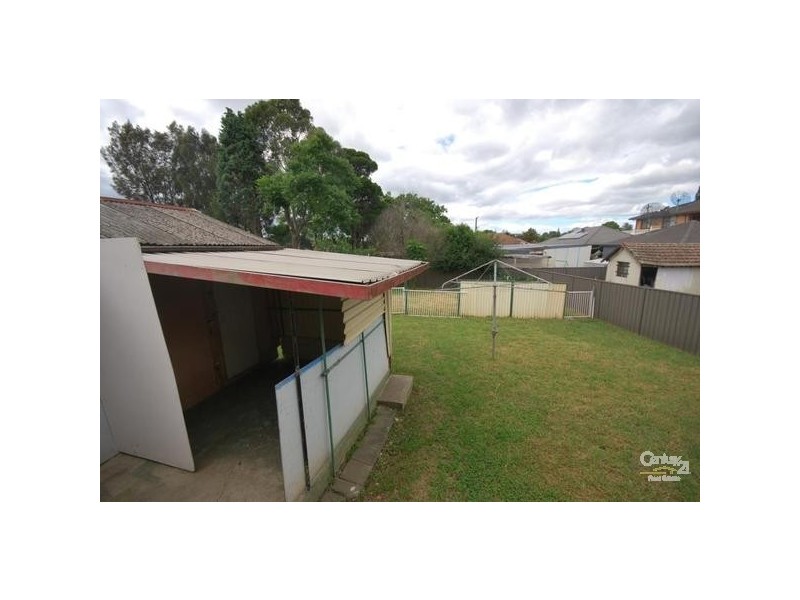 16 Rosebery Road, Guildford NSW 2161