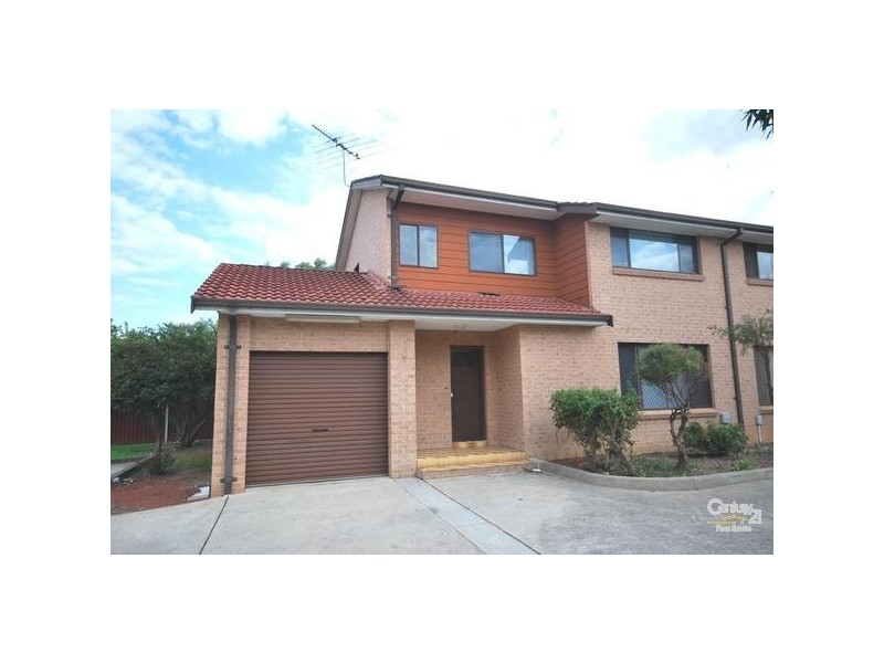 19/12 Crosio Place, St Johns Park NSW 2176