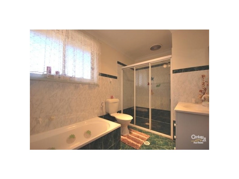 32A Cutherbert Crescent, Edensor Park NSW 2176