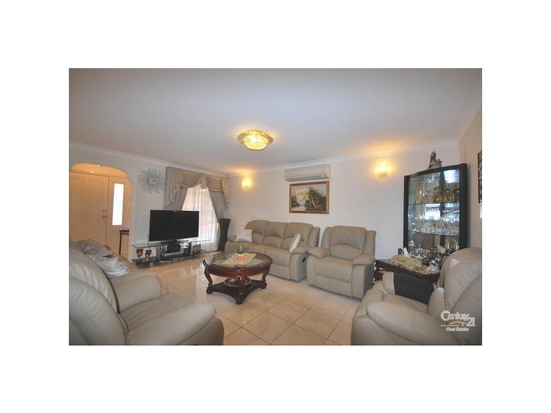 32A Cutherbert Crescent, Edensor Park NSW 2176