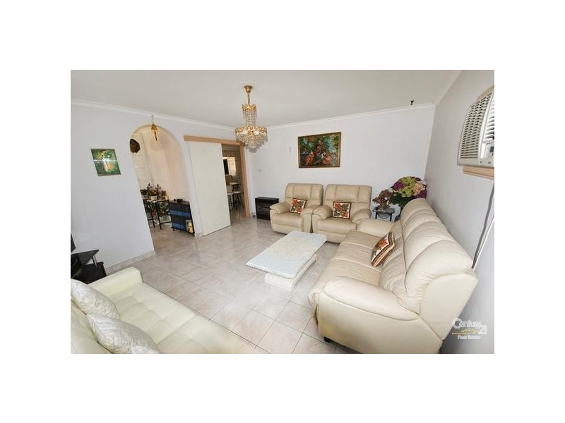 12 Falklands Avenue, Bossley Park NSW 2176