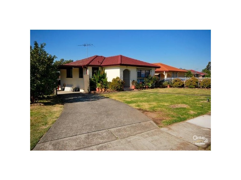 12 Falklands Avenue, Bossley Park NSW 2176