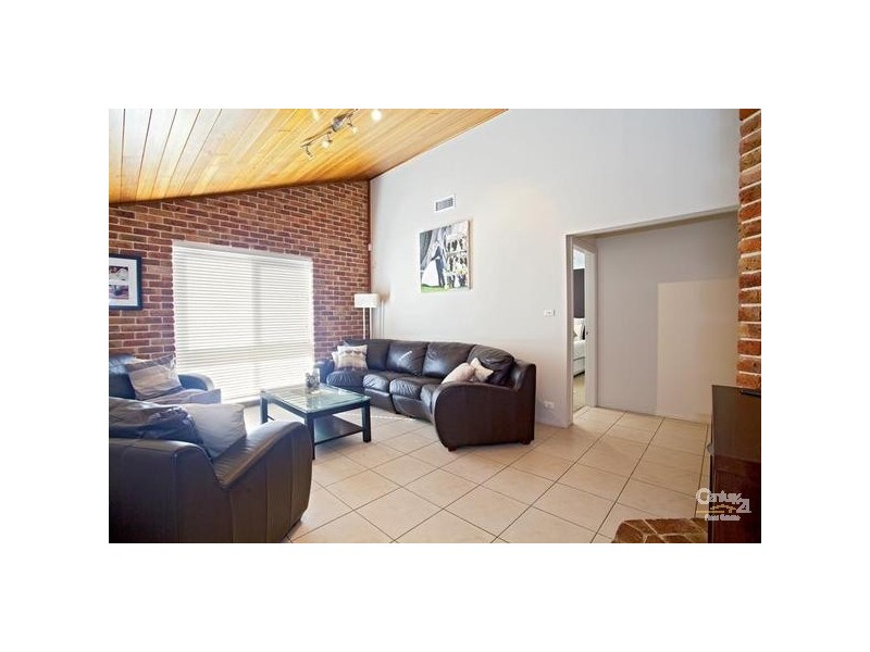 6 Jindabyne Street, Bossley Park NSW 2176