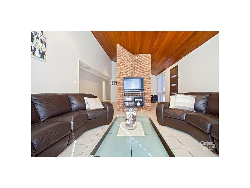 6 Jindabyne Street, Bossley Park NSW 2176