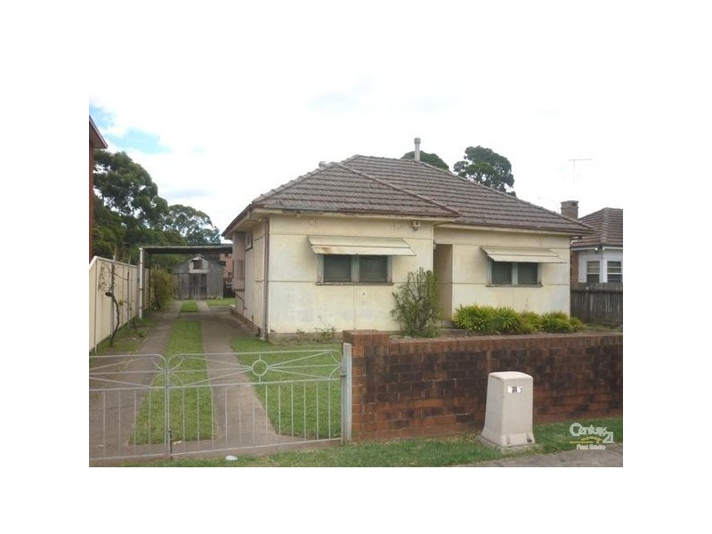 4 Ulverstone Road, Fairfield NSW 2165