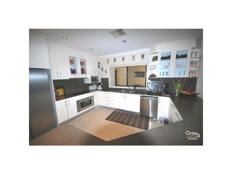 13 Leichhardt Avenue, Fairfield West NSW 2165