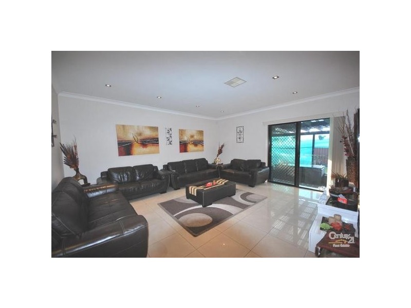 13 Leichhardt Avenue, Fairfield West NSW 2165