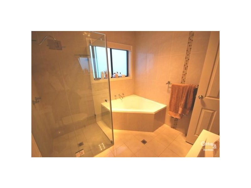 13 Leichhardt Avenue, Fairfield West NSW 2165