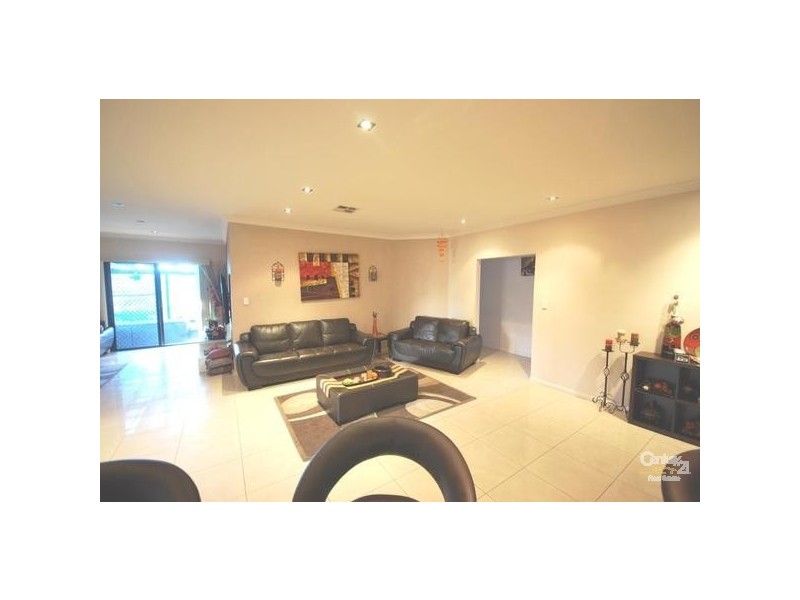 13 Leichhardt Avenue, Fairfield West NSW 2165