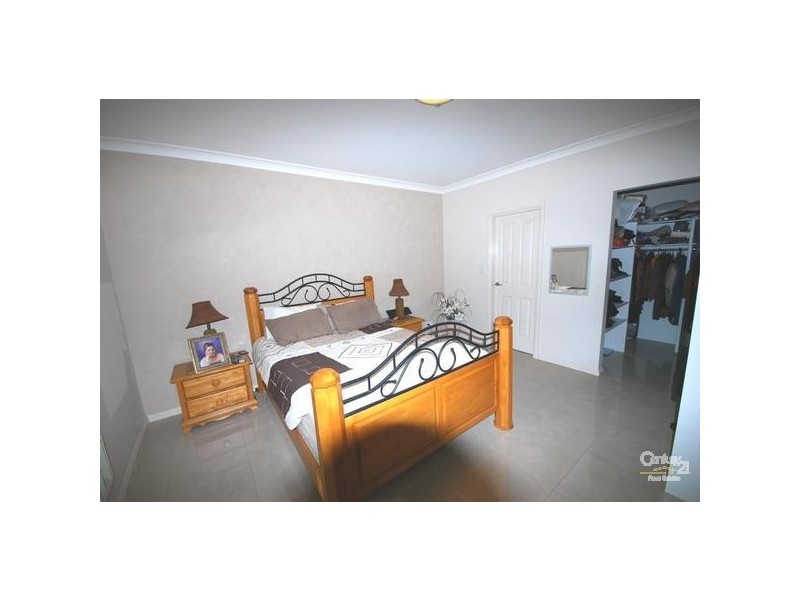 13 Leichhardt Avenue, Fairfield West NSW 2165