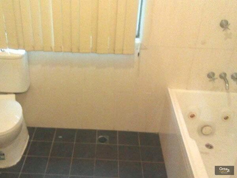 21 Quest Avenue, Carramar NSW 2163