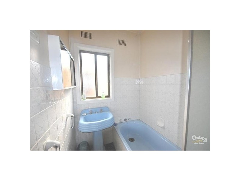 39 Barlow Crescent, Canley Heights NSW 2166