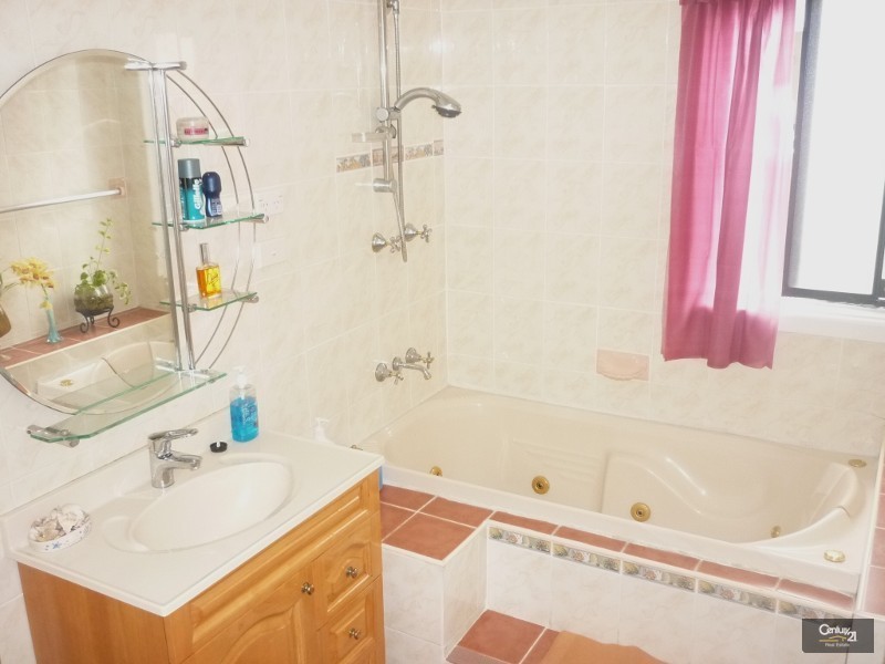 11 Harden Street, Canley Heights NSW 2166