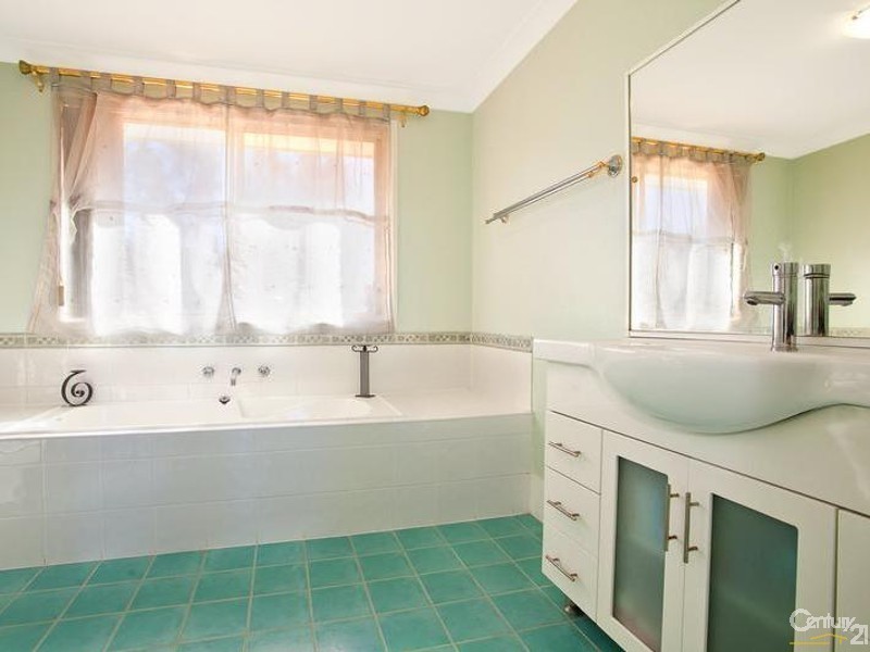 5 Feodore Drive, Cecil Hills NSW 2171