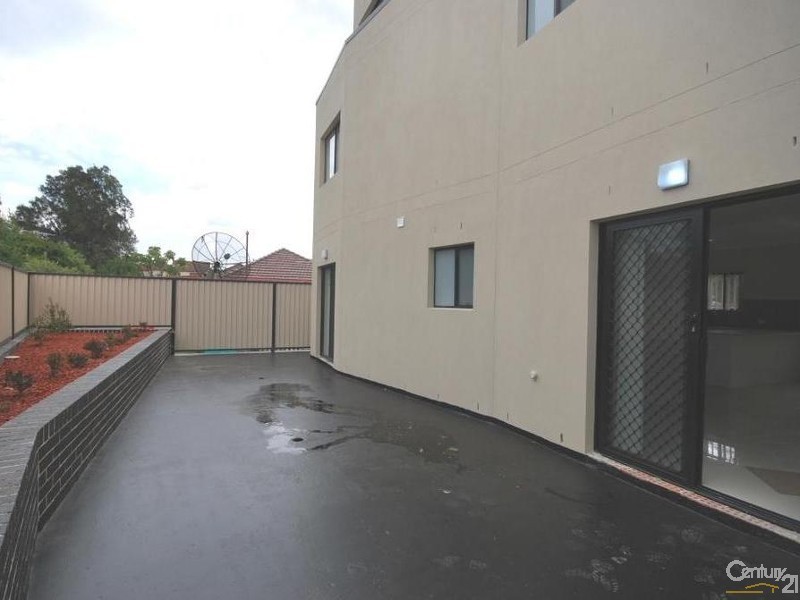 1-5/11 Wrentmore Street, Fairfield NSW 2165