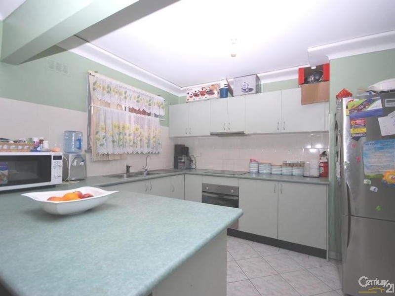 320 Smithfield Road, Fairfield West NSW 2165