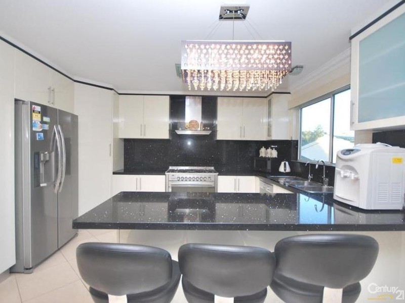 1 Ainsworth Crescent, Wetherill Park NSW 2164