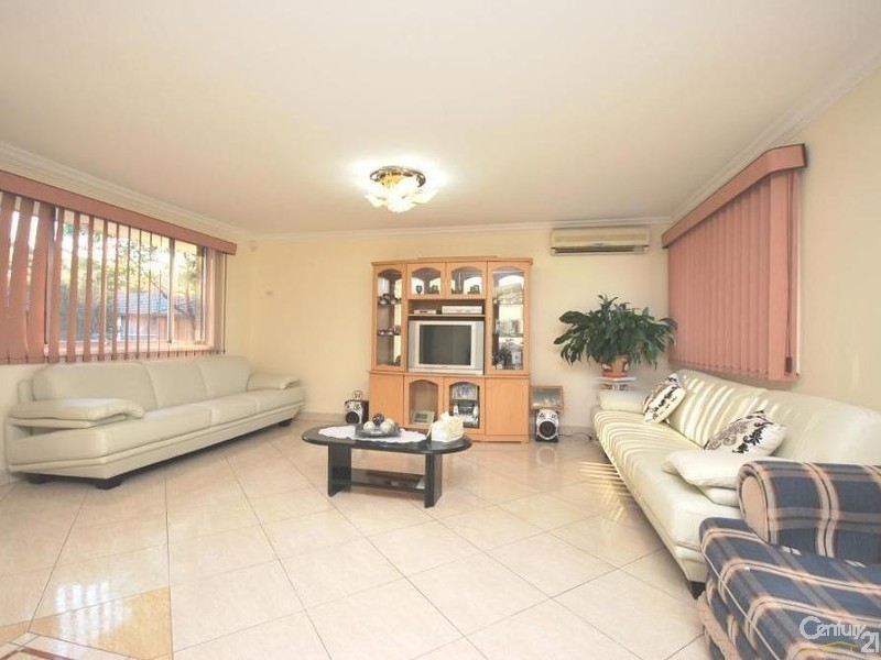 1 Ainsworth Crescent, Wetherill Park NSW 2164