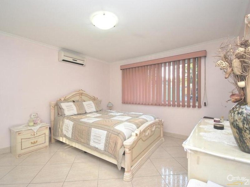 1 Ainsworth Crescent, Wetherill Park NSW 2164