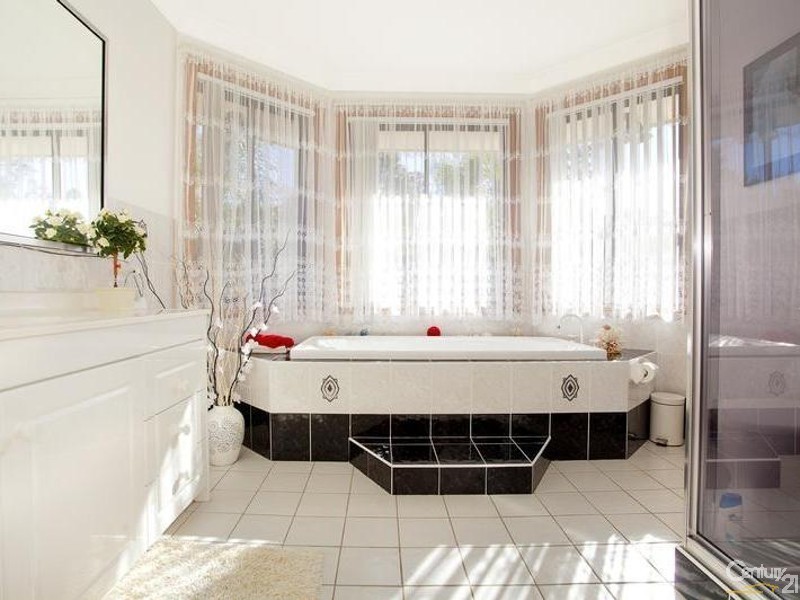 16 Henrietta Close, Cecil Hills NSW 2171