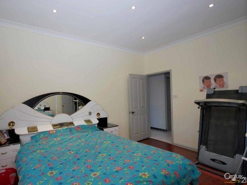 Fairfield West NSW 2165