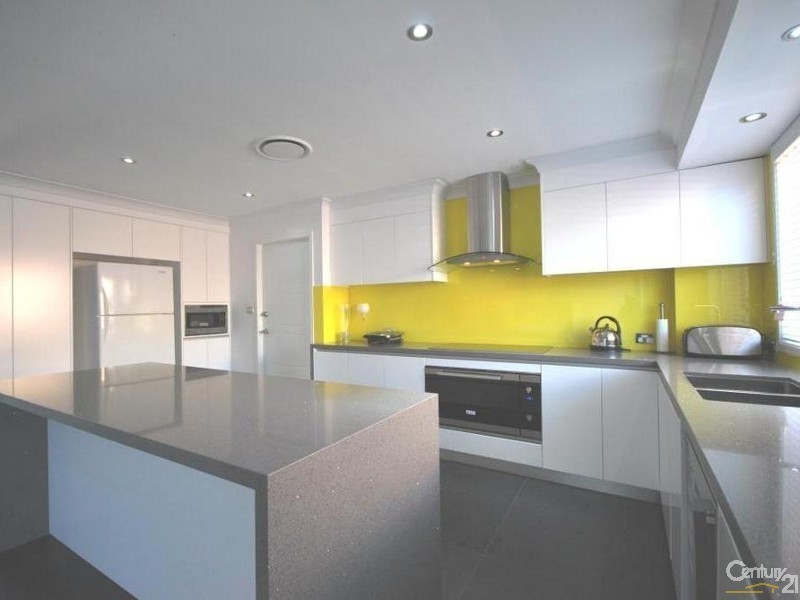 7 Saxonvale Crescent, Edensor Park NSW 2176