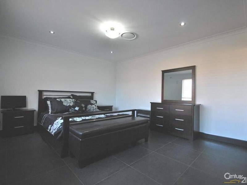 7 Saxonvale Crescent, Edensor Park NSW 2176