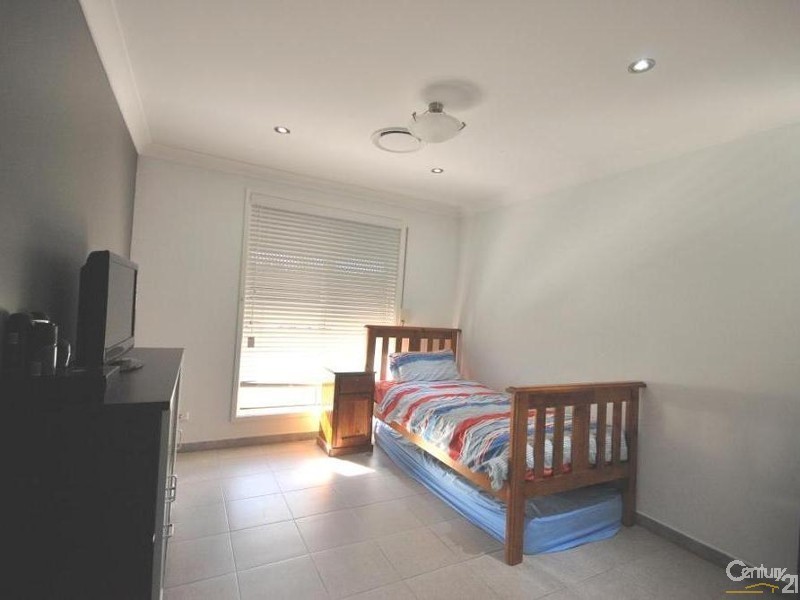 7 Saxonvale Crescent, Edensor Park NSW 2176