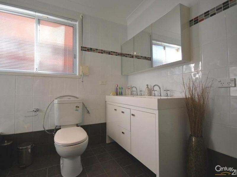 7 Saxonvale Crescent, Edensor Park NSW 2176
