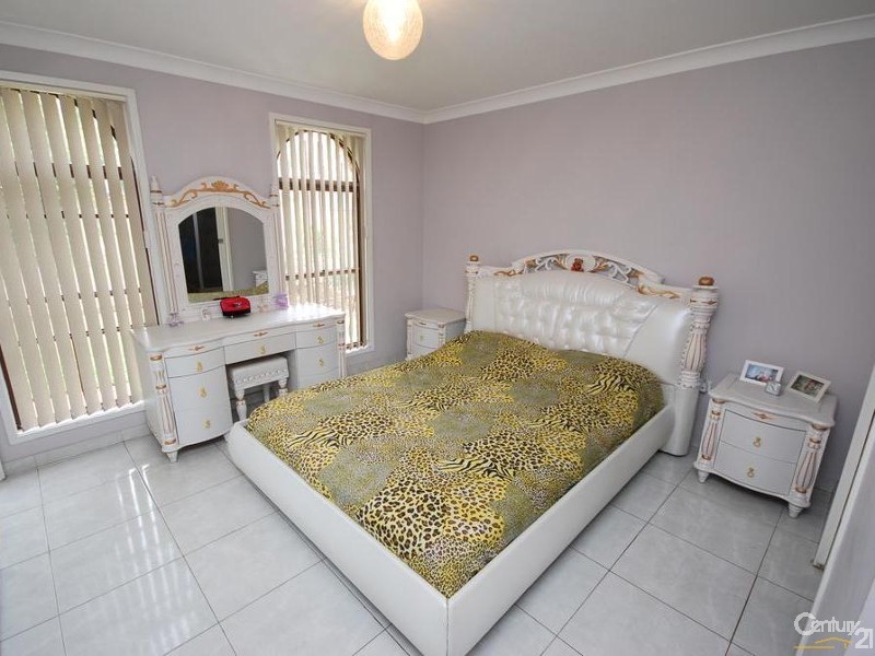 14 Glen Elgin Crescent, Edensor Park NSW 2176