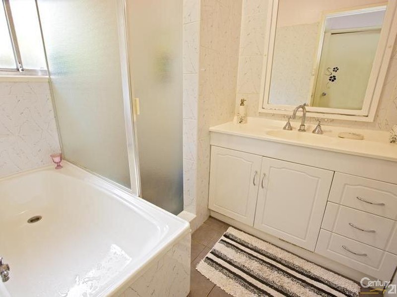 1 Ainsworth Crescent, Wetherill Park NSW 2164