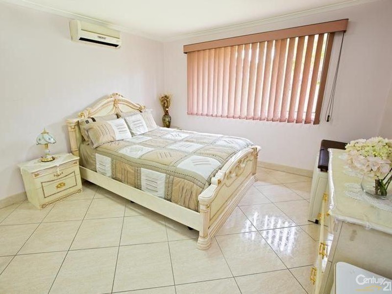 1 Ainsworth Crescent, Wetherill Park NSW 2164