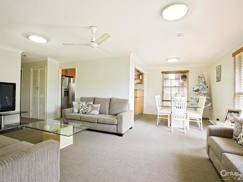 4 Caulfield Crescent, St Johns Park NSW 2176