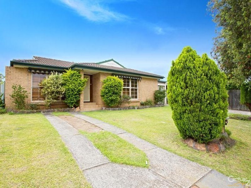 4 Caulfield Crescent, St Johns Park NSW 2176