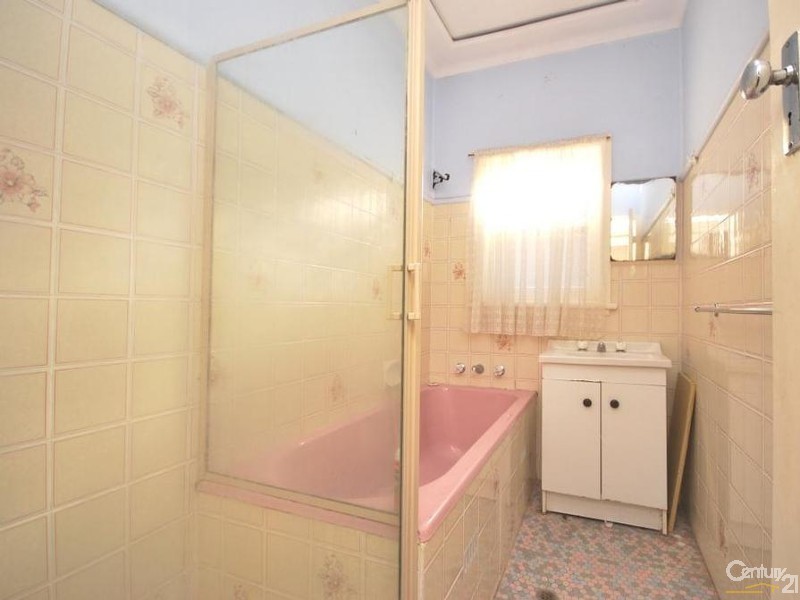 32 Robertson Road, Chester Hill NSW 2162