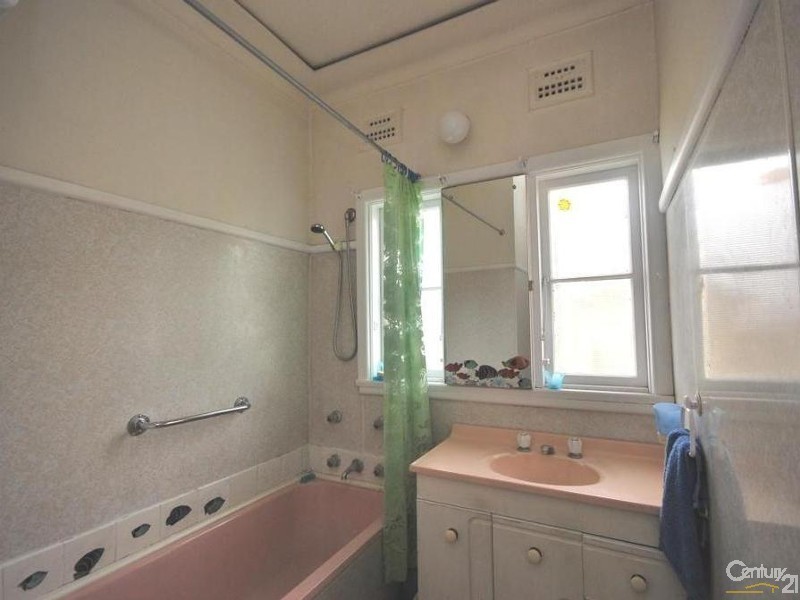 10 Joyce Street, Fairfield NSW 2165