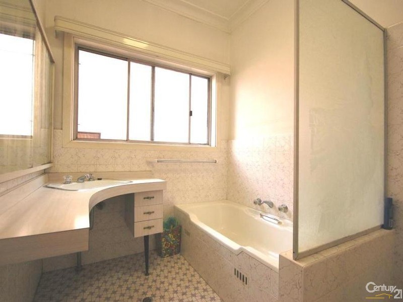 37 Macquarie Street, Fairfield NSW 2165