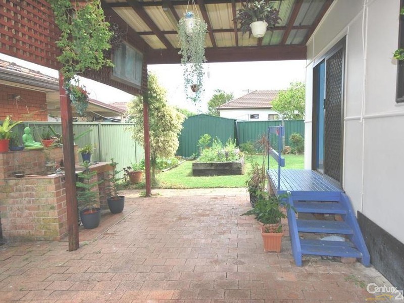 217 River Avenue, Carramar NSW 2163