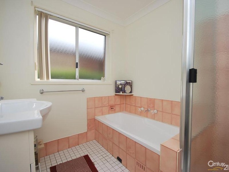 30 Saxonvale Crescent, Edensor Park NSW 2176