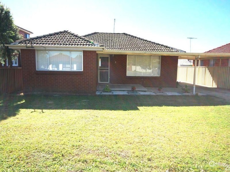 5 Chadwick Crescent, Fairfield West NSW 2165